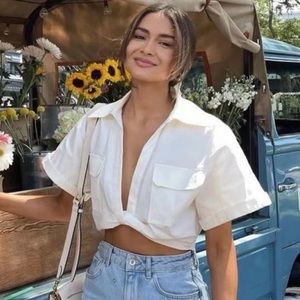 White cream collar twist front deep v neck crop top size S